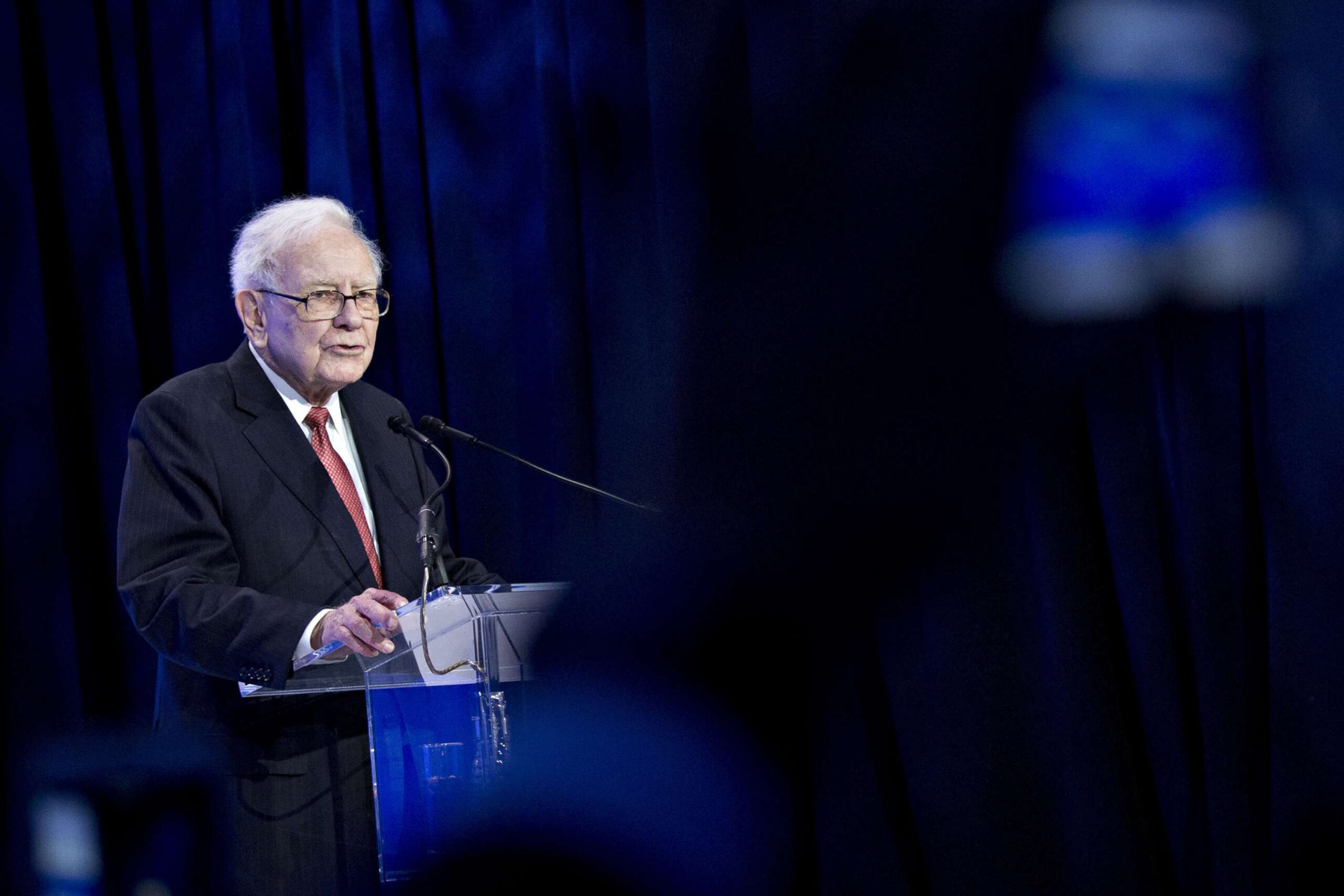 Warren Buffett’s Legacy of Leadership: Lessons for Mission-Driven Communicators